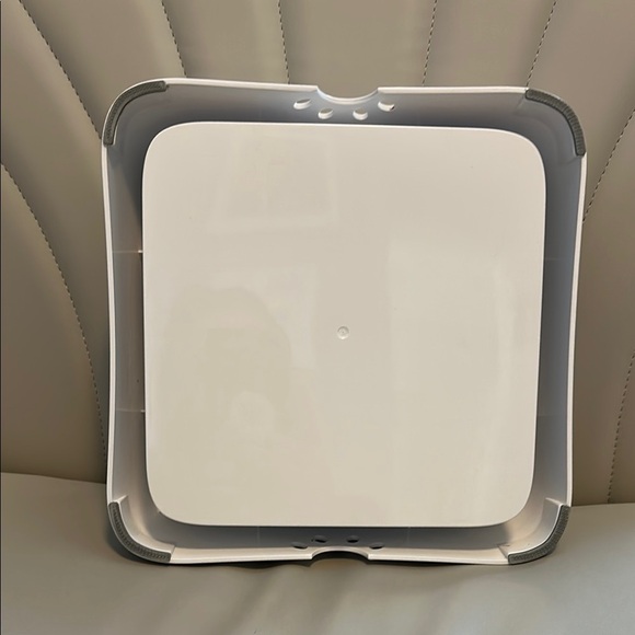 Lumoleaf No Spill Water Pet Bowl in Blue and White - Picture 3 of 3